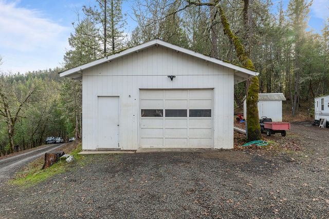 2900 Indian Creek Road, Shady Cove, OR 97539