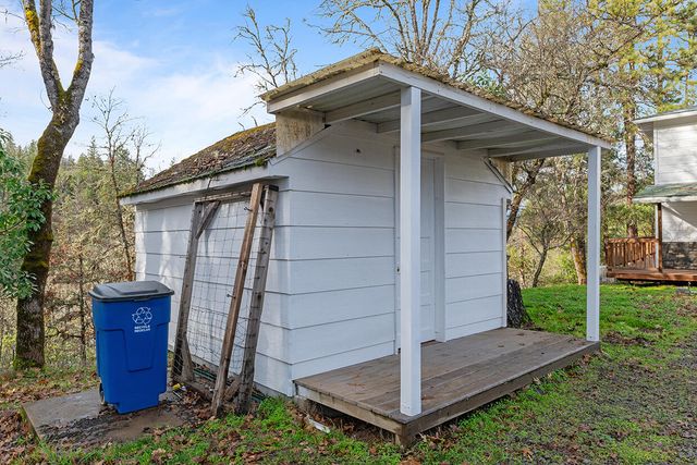 2900 Indian Creek Road, Shady Cove, OR 97539