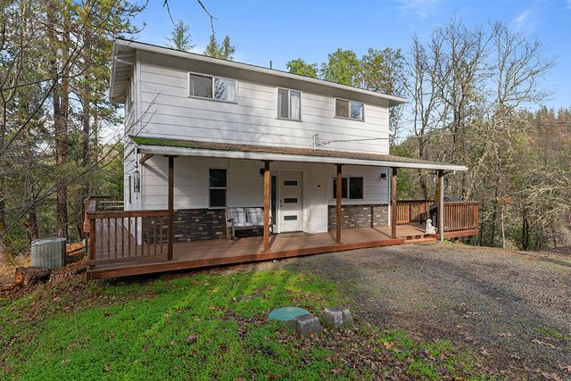 2900 Indian Creek Road, Shady Cove, OR 97539