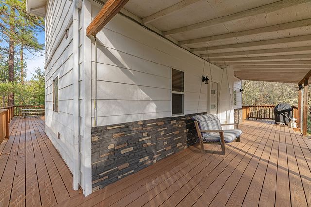 2900 Indian Creek Road, Shady Cove, OR 97539