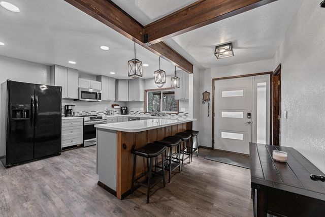 2900 Indian Creek Road, Shady Cove, OR 97539