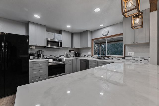 2900 Indian Creek Road, Shady Cove, OR 97539