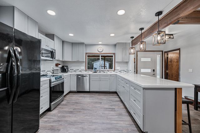 2900 Indian Creek Road, Shady Cove, OR 97539