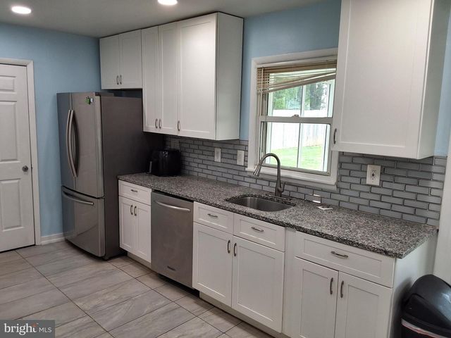 9717 LOMOND DR, Manassas, VA 20109