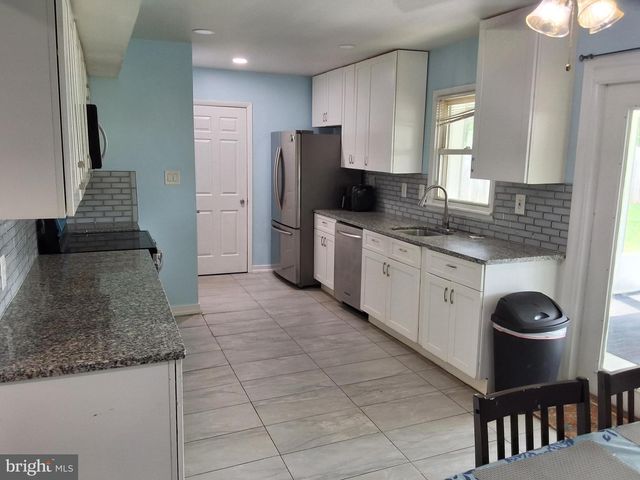 9717 LOMOND DR, Manassas, VA 20109