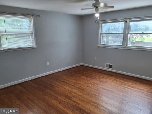 9717 LOMOND DR, Manassas, VA 20109