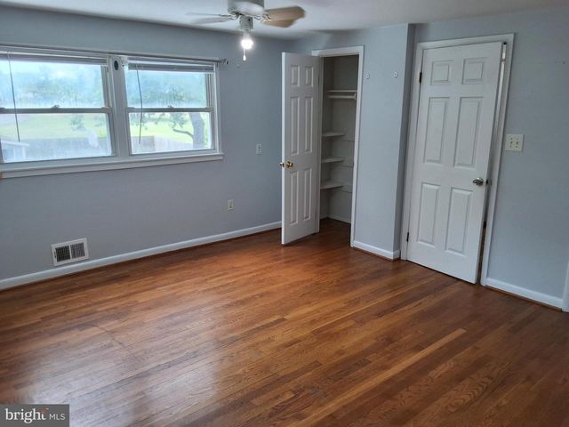 9717 LOMOND DR, Manassas, VA 20109