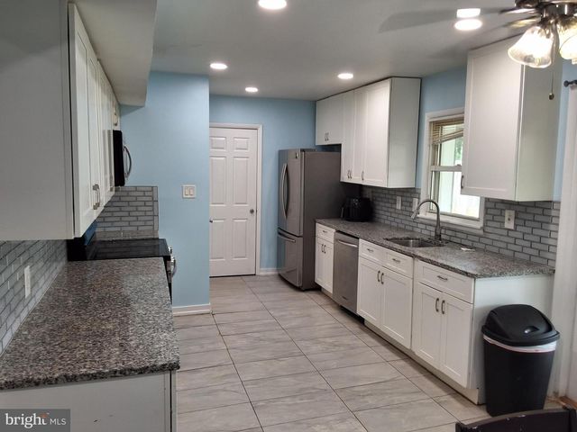 9717 LOMOND DR, Manassas, VA 20109
