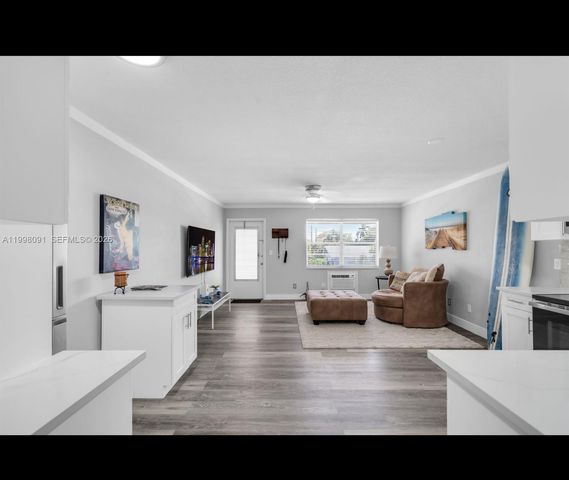 2111 NE 56th Street 206, Fort Lauderdale, FL 33308