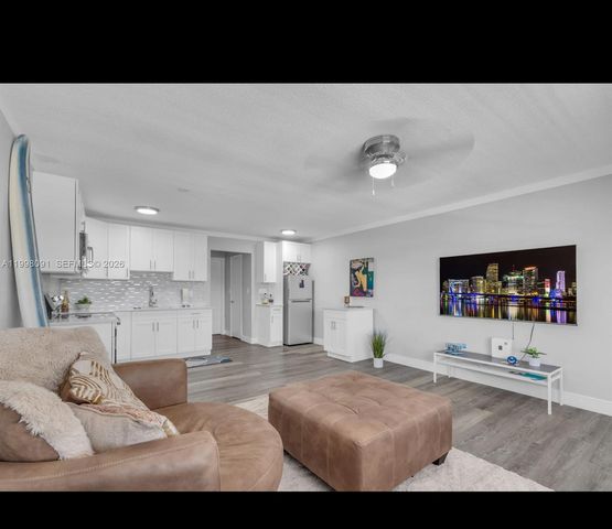 2111 NE 56th Street 206, Fort Lauderdale, FL 33308