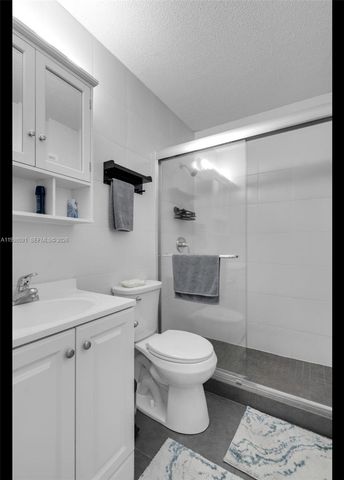 2111 NE 56th Street 206, Fort Lauderdale, FL 33308