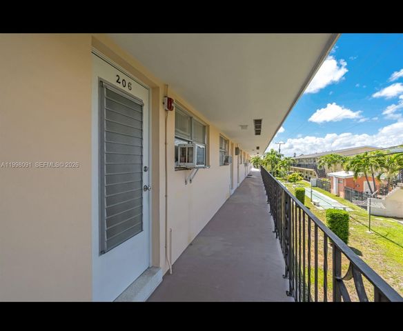 2111 NE 56th Street 206, Fort Lauderdale, FL 33308