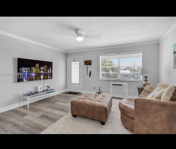2111 NE 56th Street 206, Fort Lauderdale, FL 33308
