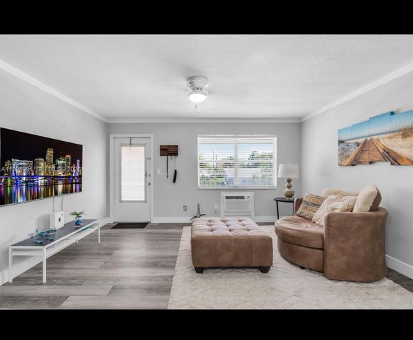2111 NE 56th Street 206, Fort Lauderdale, FL 33308