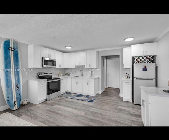 2111 NE 56th Street 206, Fort Lauderdale, FL 33308