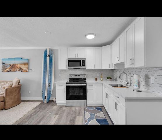 2111 NE 56th Street 206, Fort Lauderdale, FL 33308