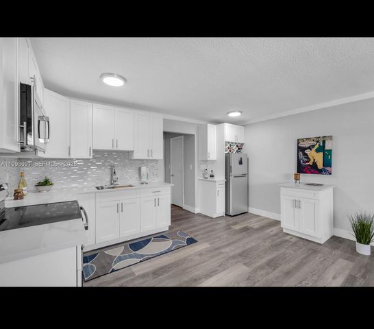 2111 NE 56th Street 206, Fort Lauderdale, FL 33308