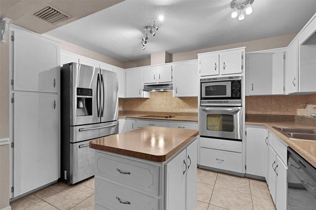 602 FOURTH AVENUE, Lady Lake, FL 32159