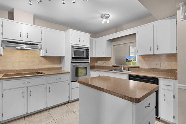 602 FOURTH AVENUE, Lady Lake, FL 32159