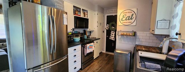 1069 Elodie Drive, Flint, MI 48532