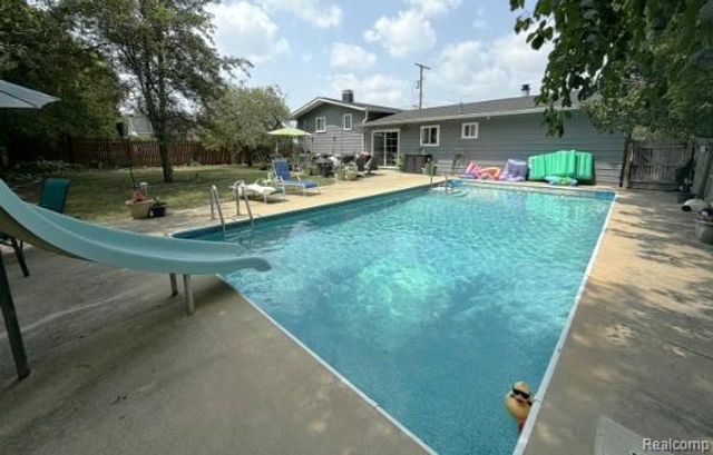1069 Elodie Drive, Flint, MI 48532
