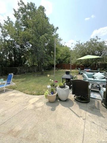 1069 Elodie Drive, Flint, MI 48532
