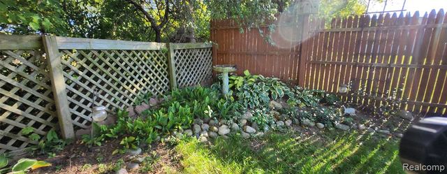 1069 Elodie Drive, Flint, MI 48532