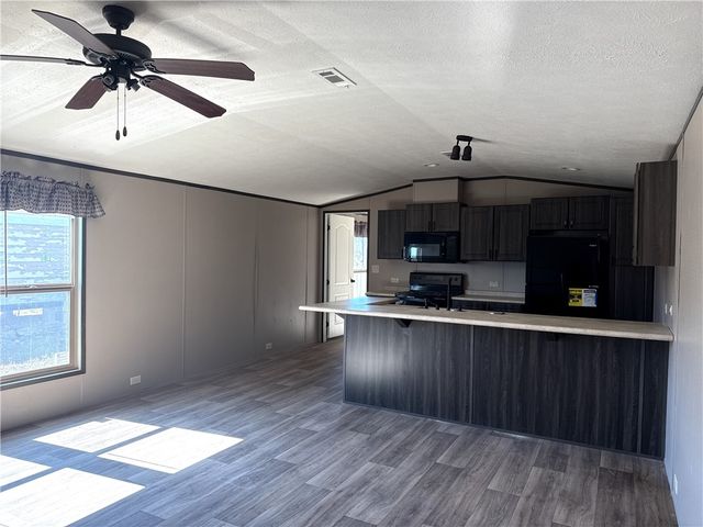 313 Industrial St, Taft, TX 78390