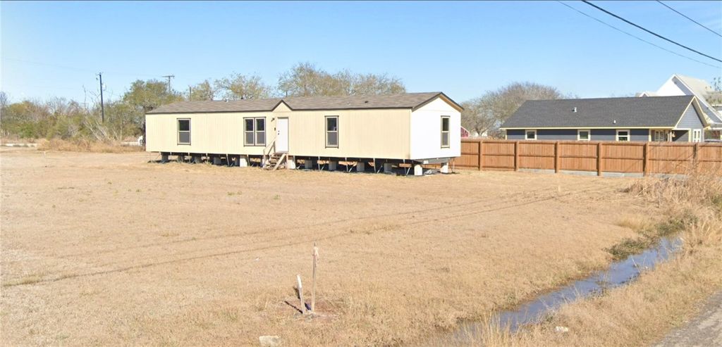 313 Industrial St, Taft, TX 78390