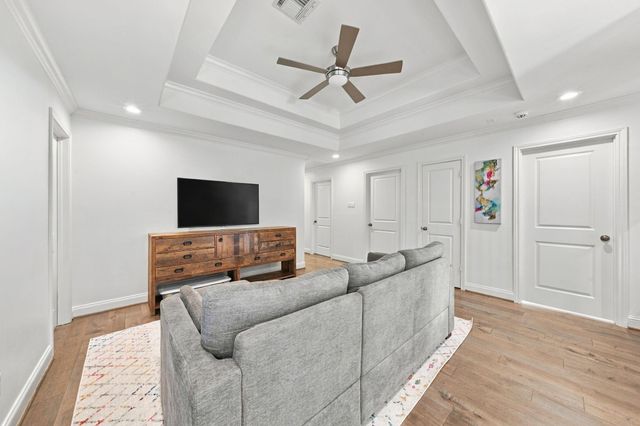 4424 Betty Street, Bellaire, TX 77401