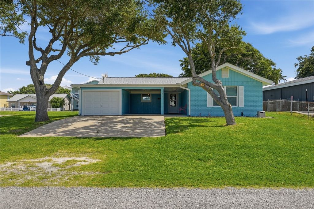 128 Palm Dr, Rockport, TX 78382 — photo 2