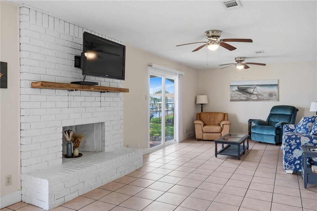 128 Palm Dr, Rockport, TX 78382 — photo 5