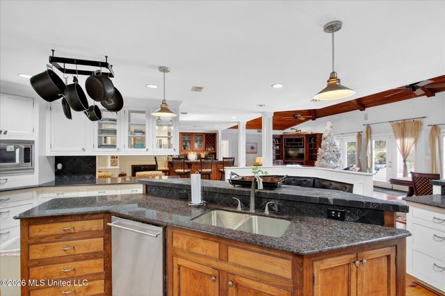 20419 Robinson Road, Gulfport, MS 39503