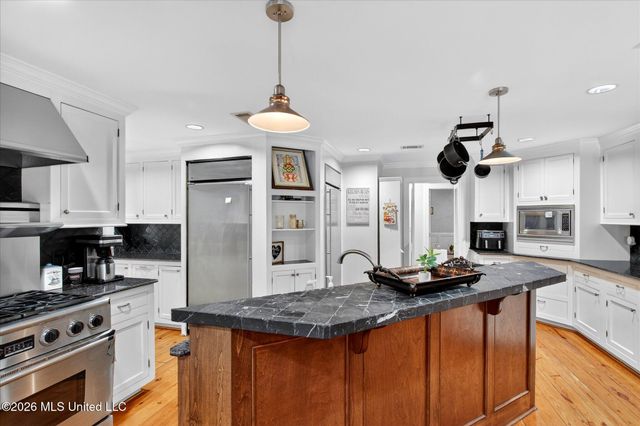 20419 Robinson Road, Gulfport, MS 39503
