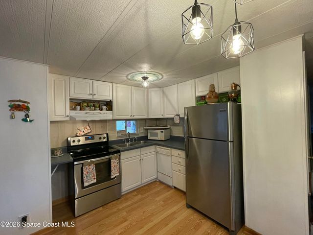 1020 Laurel Court NE, Palm Bay, FL 32907