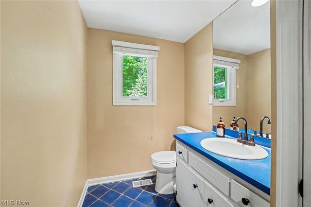 7850 Mayfield Road, Gates Mills, OH 44040