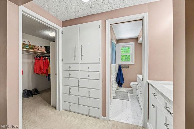 7850 Mayfield Road, Gates Mills, OH 44040
