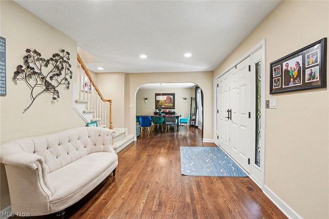 7850 Mayfield Road, Gates Mills, OH 44040