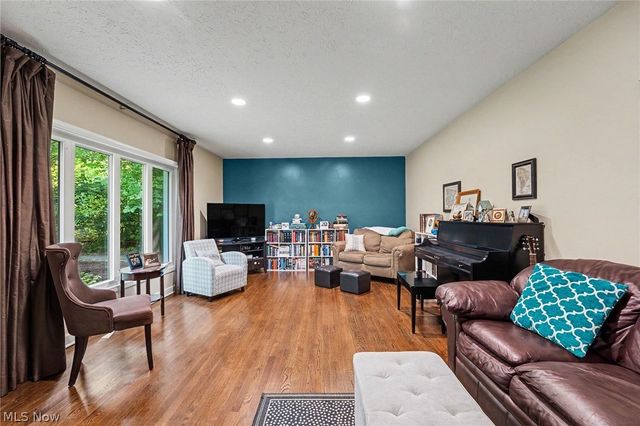 7850 Mayfield Road, Gates Mills, OH 44040