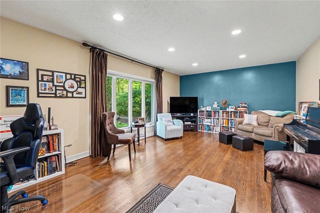 7850 Mayfield Road, Gates Mills, OH 44040