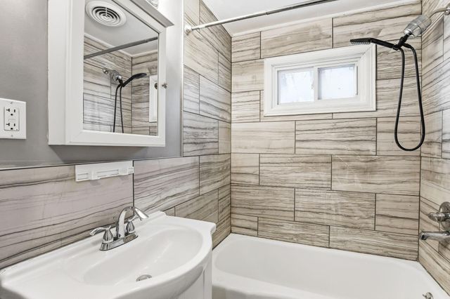 571 Ironton Street NE, Fridley, MN 55432