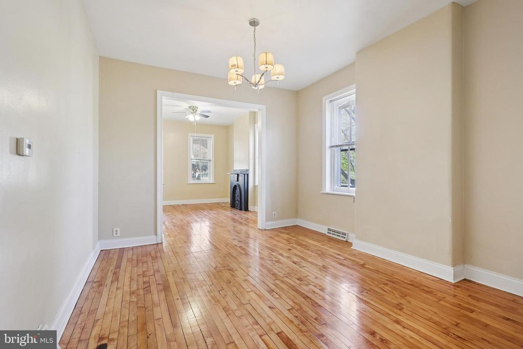 Image 10 of property listing at 422 SUMMER AVE, Edgewater Park, NJ 08010