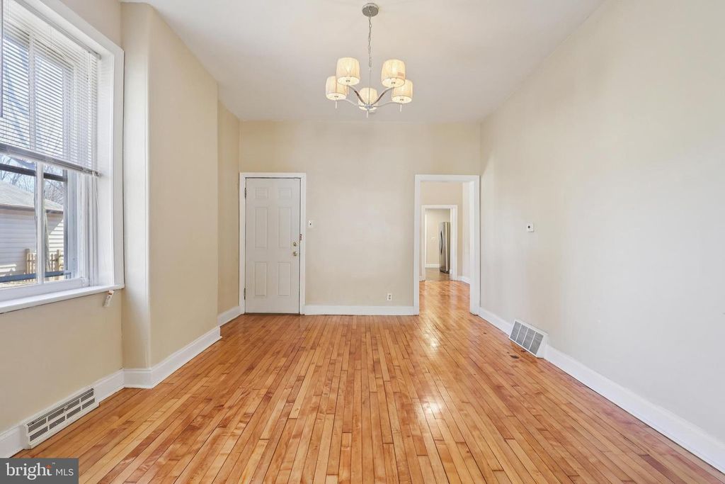 Image 11 of property listing at 422 SUMMER AVE, Edgewater Park, NJ 08010