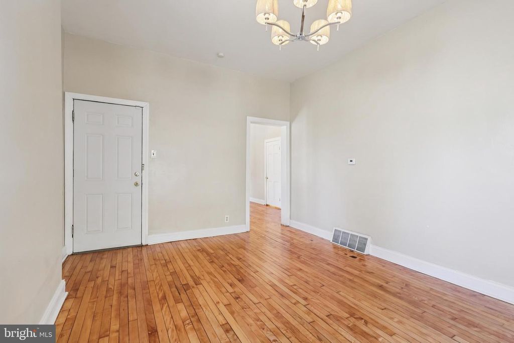 Image 12 of property listing at 422 SUMMER AVE, Edgewater Park, NJ 08010