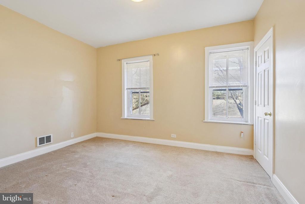 Image 24 of property listing at 422 SUMMER AVE, Edgewater Park, NJ 08010