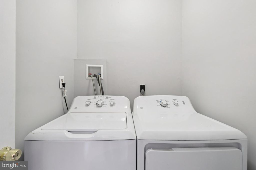 Image 26 of property listing at 422 SUMMER AVE, Edgewater Park, NJ 08010