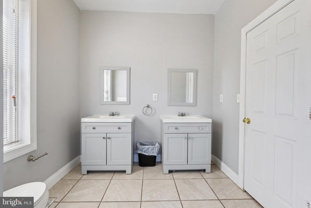 Image 28 of property listing at 422 SUMMER AVE, Edgewater Park, NJ 08010