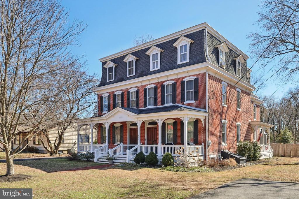 Image 4 of property listing at 422 SUMMER AVE, Edgewater Park, NJ 08010