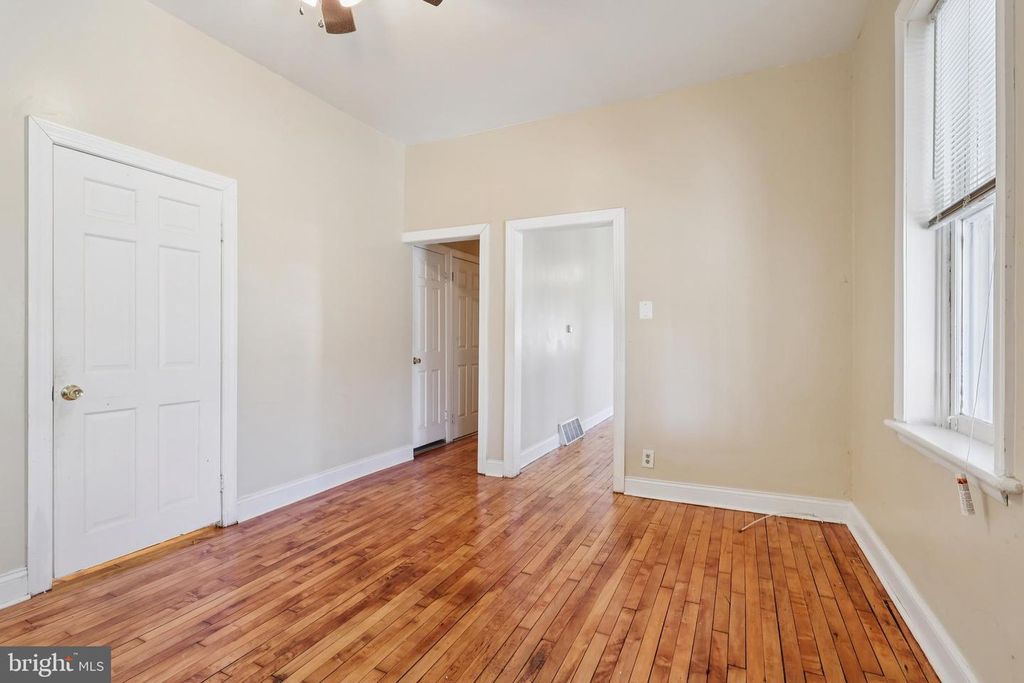 Image 8 of property listing at 422 SUMMER AVE, Edgewater Park, NJ 08010