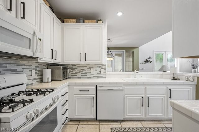 939 Paisley Street, Las Vegas, NV 89145